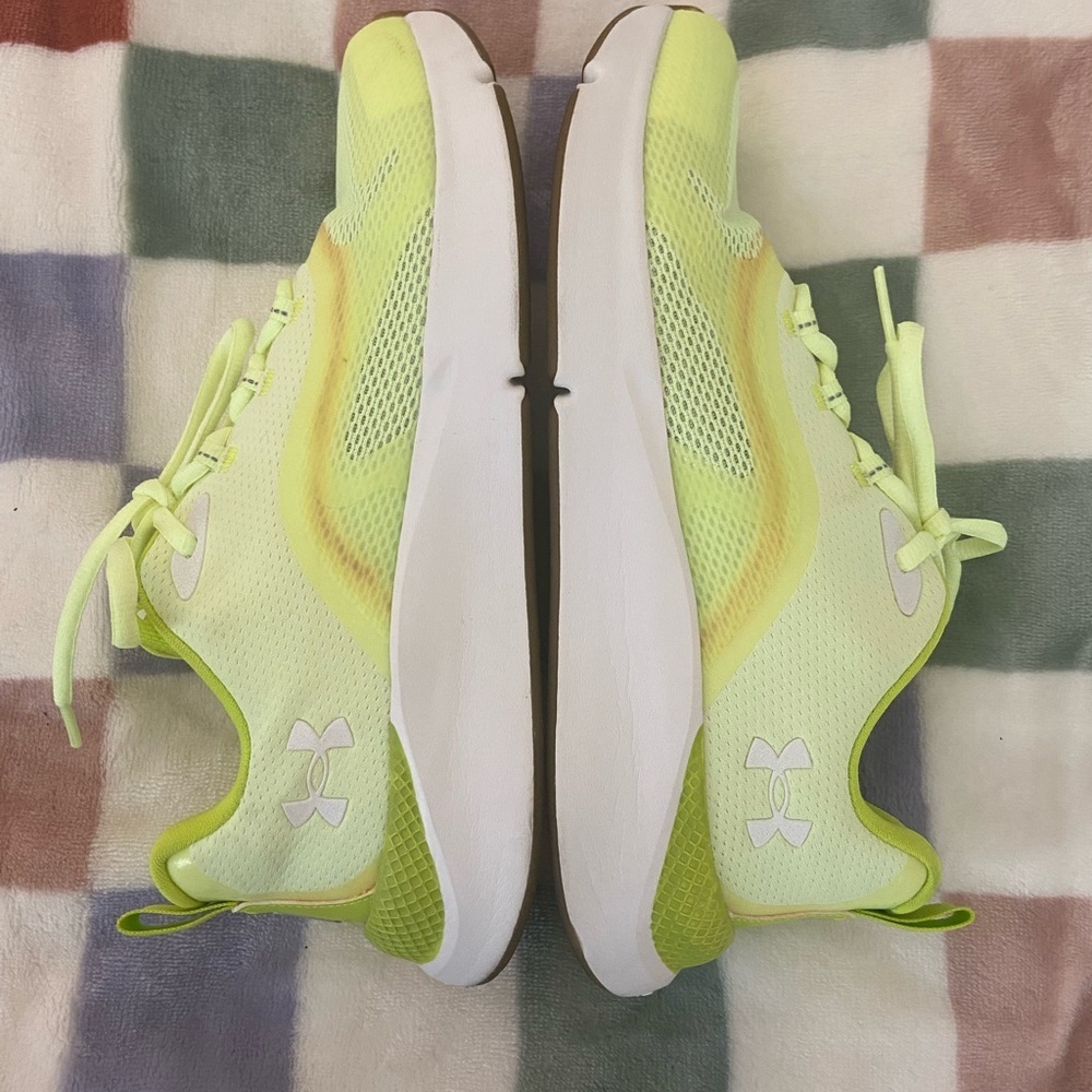 UNDER ARMOUR CHARGED RC YELLOW SNEAKERS SIZE 7 - Picture 3 of 7